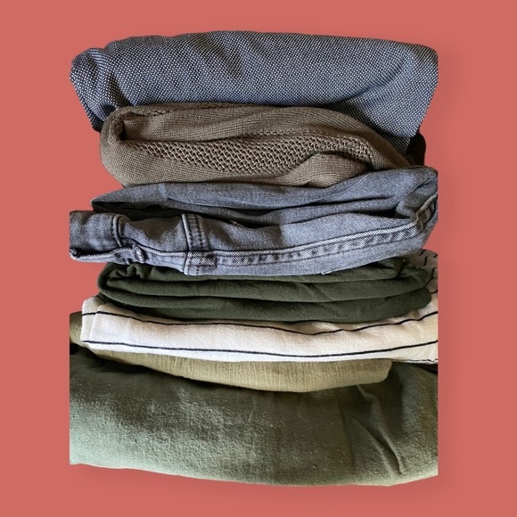 ✨MEDIUM MYSTERY BOX #4 (7 ITEMS) - Picture 1 of 2